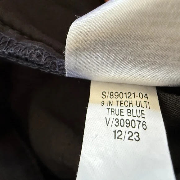 Old Navy Mens Ultimate Tech Slim Shorts Navy Blue 32 Built-In Flex - Picture 9 of 11